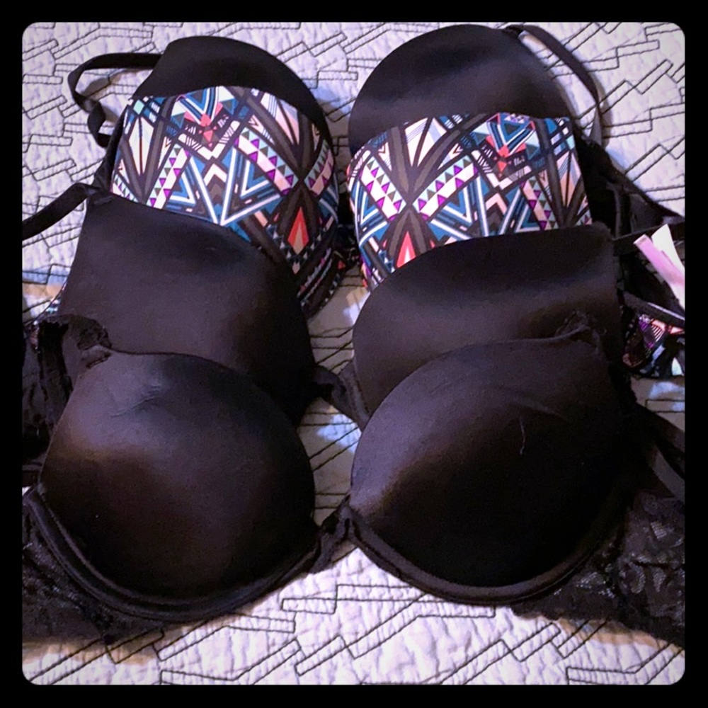 Lot of 4 Victoria Secret bras. Push up - 34B